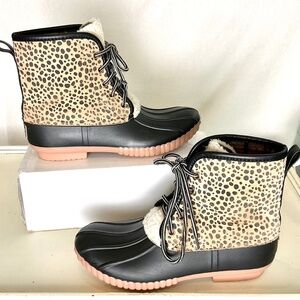 SIMPLY SOUTHERN Women's Tan Black Leopard Lace Up Rain Snow Duck Boots Size 7